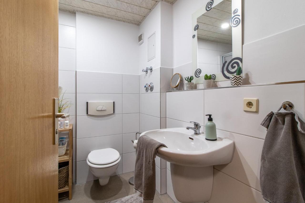Modernes Apartment Im Gruenen I Balkon I Wlan I Stellplatz Schwarzenberg  Eksteriør bilde